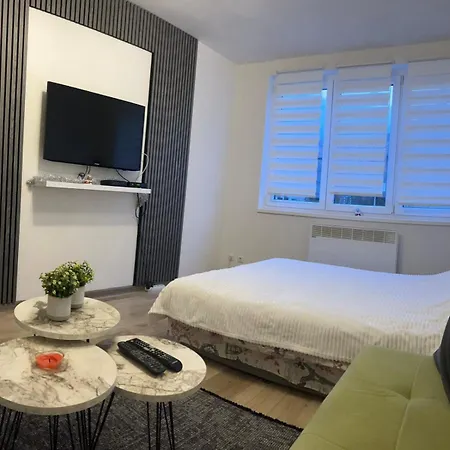 Lovely In Old Town 400m From Center Sebilj Apartment *